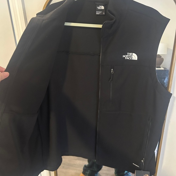 The North Face Men's Black Softshell Vest - Picture 5 of 6